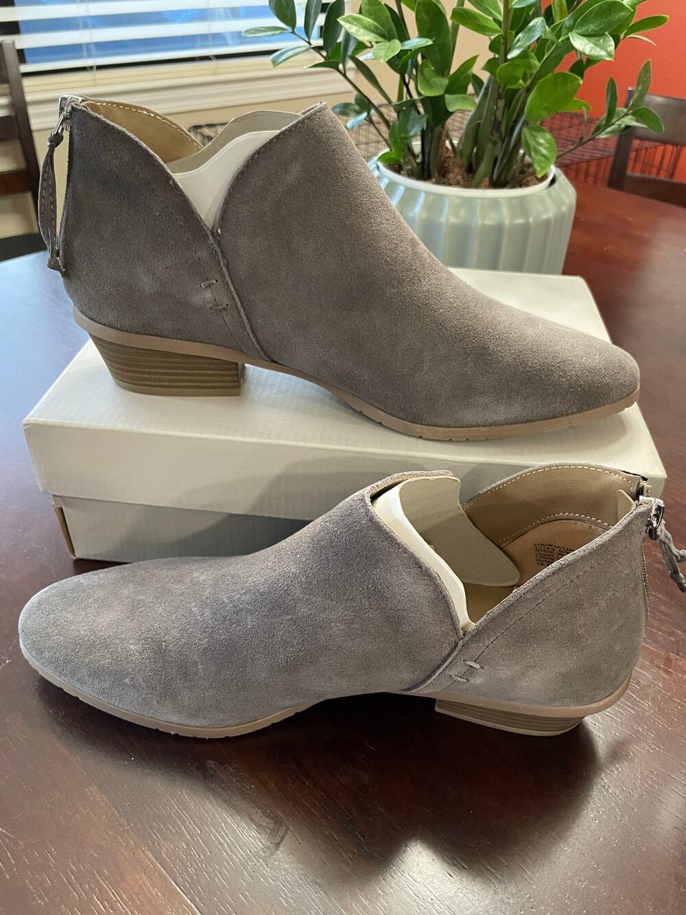 Reaction Kenneth Cole women’s grey size 11 ankles booties